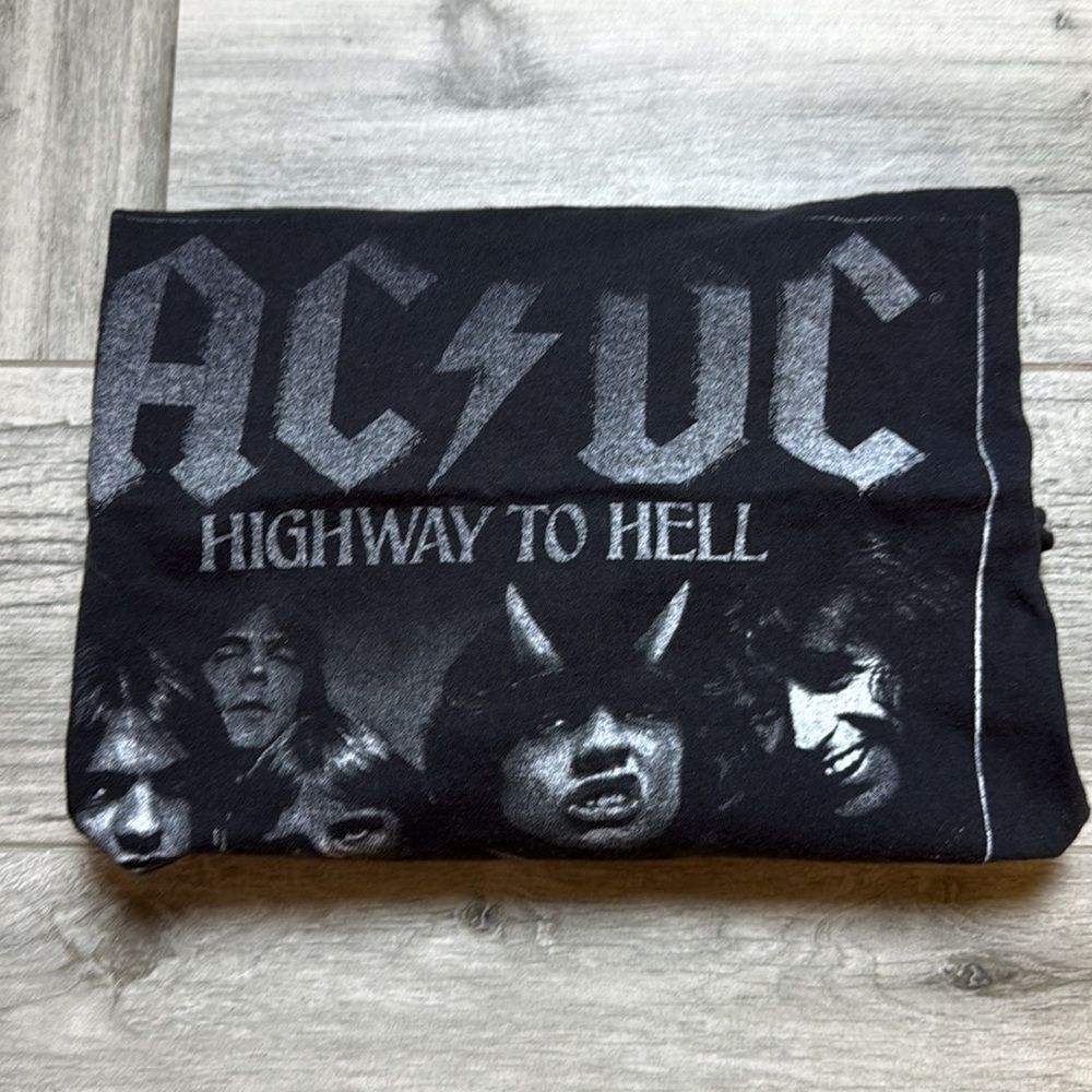 AC/DC Womens Highway to Hell Short Sleeve Crewneck Crop Shirt Black 2XL